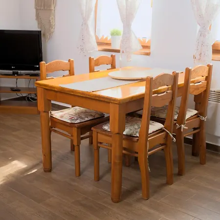 Ceske Zleby Apartment *